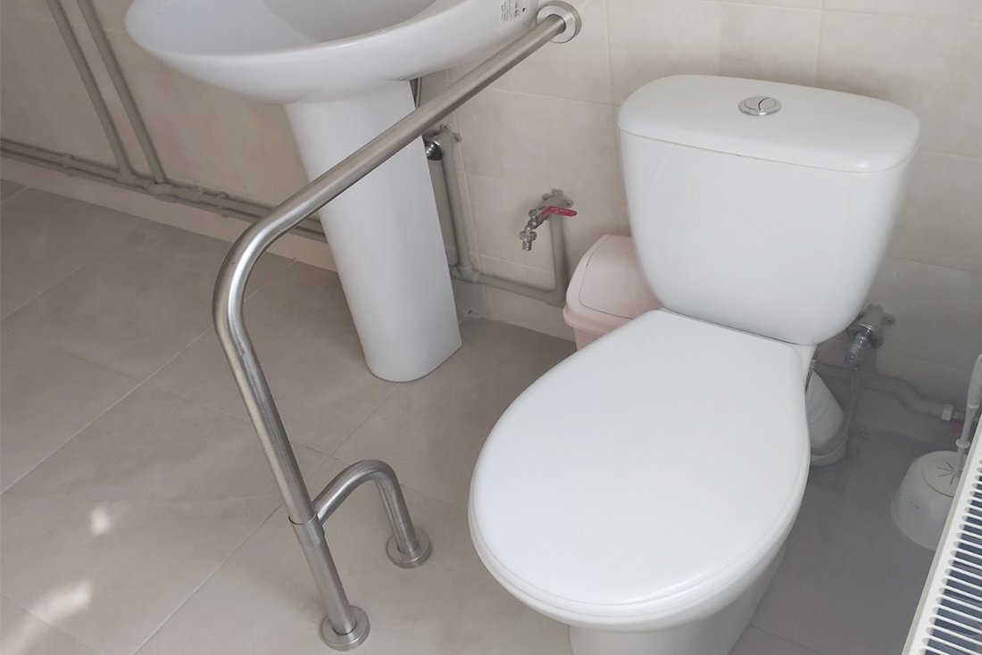 Handrails and dispensers for Drabovskaya multidisciplinary Hospital 3