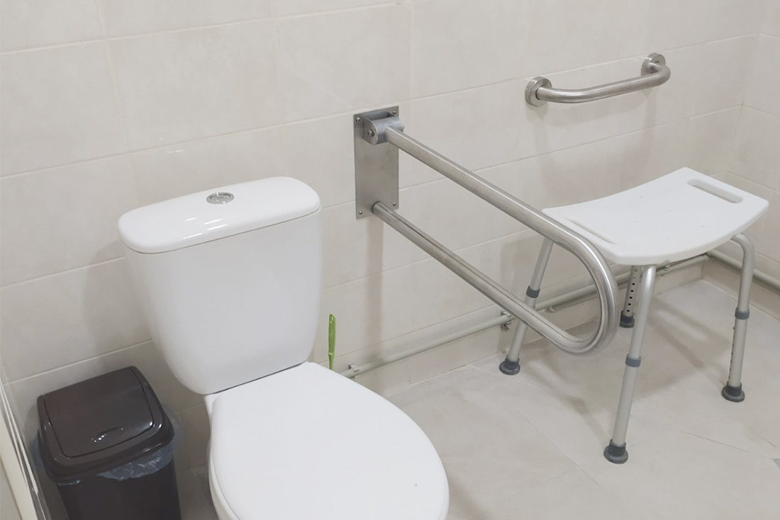 Handrails and dispensers for Drabovskaya multidisciplinary Hospital 4